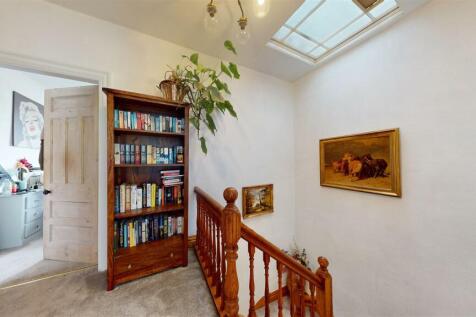 FIRST FLOOR LANDING