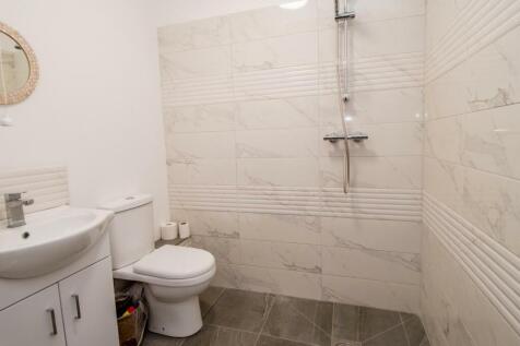 SHOWER ROOM/WC