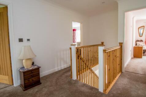 FIRST FLOOR LANDING