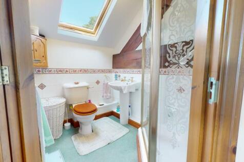 EN SUITE SHOWER ROOM