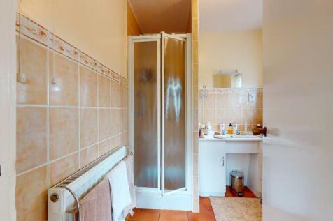 EN SUITE SHOWER ROOM