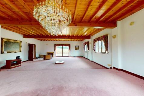 LOUNGE &amp; DINING ROOM