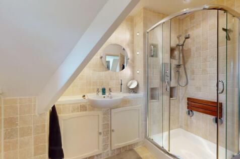 EN SUITE SHOWER ROOM
