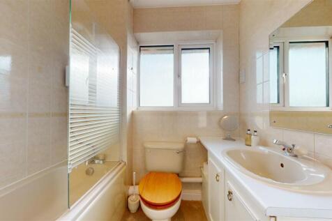 EN SUITE SHOWER ROOM