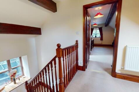 FIRST FLOOR MAIN LANDING