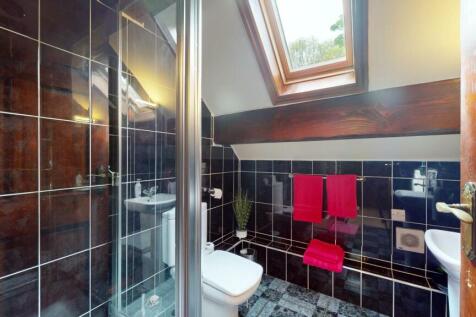 EN SUITE SHOWER ROOM