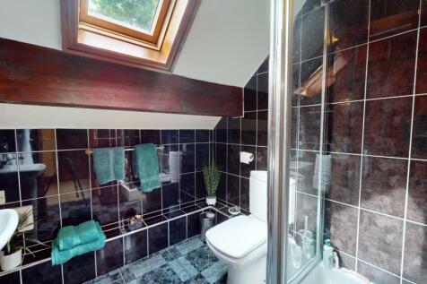 EN SUITE SHOWER ROOM