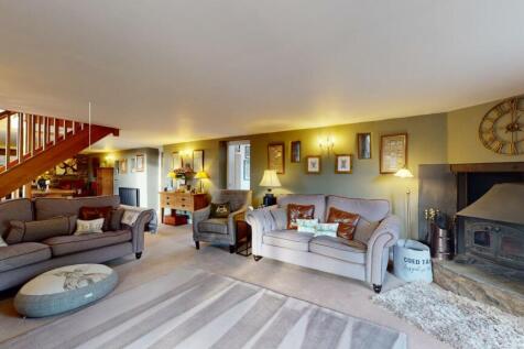 LOUNGE &amp; DINING ROOM