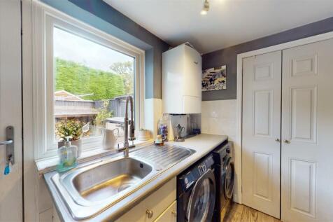SIDE HALL/UTILITY