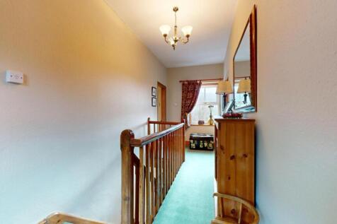 FIRST FLOOR THROUGH LANDING