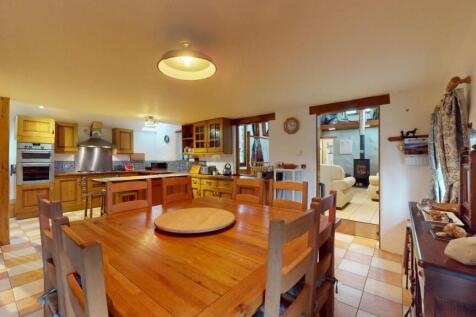 FAMILY KITCHEN/DINING ROOM