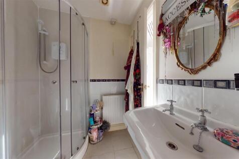 ENSUITE SHOWER ROOM