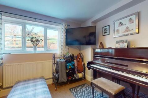 STUDY/OPTIONAL BEDROOM FIVE