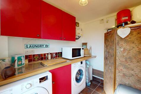 SIDE HALL/UTILITY