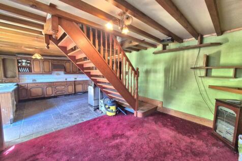 KITCHEN/LOUNGE