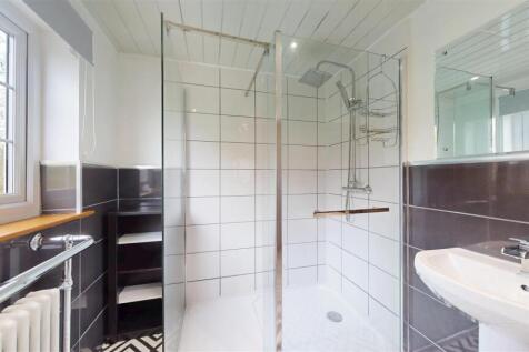 EN SUITE SHOWER ROOM