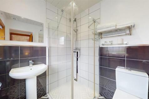EN SUITE SHOWER ROOM