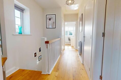 FIRST FLOOR LANDING