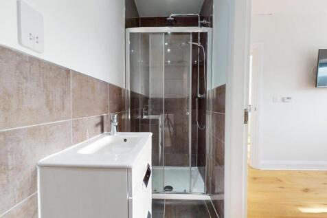 ENSUITE SHOWER ROOM