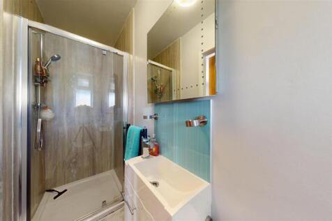 ENSUITE SHOWER ROOM