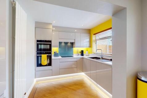 KITCHEN/FAMILY AND BREAKFAST ROOM