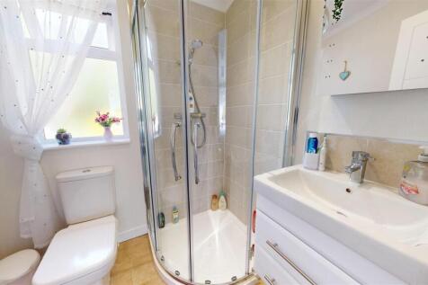 ENSUITE SHOWER ROOM
