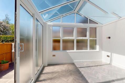 CONSERVATORY/DINING ROOM