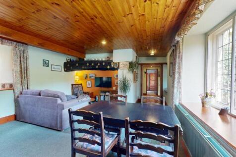 FAMILY ROOM/DINING ROOM