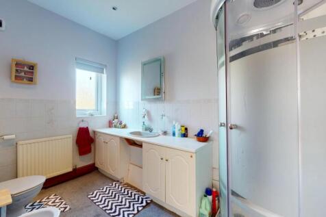 EN SUITE SHOWER ROOM