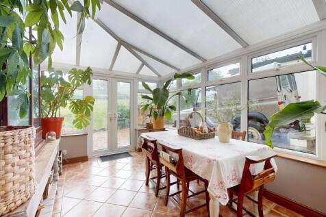 CONSERVATORY/DINING ROOM