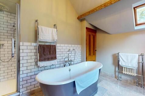 BATHROOM 1B.jpg