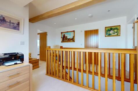FIRST FLOOR LANDING