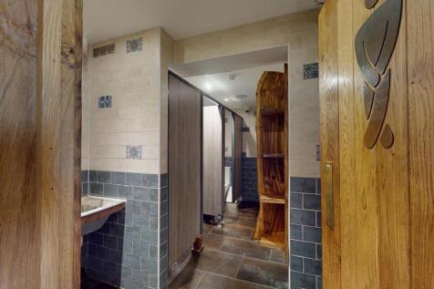 GENTS CLOAKROOM