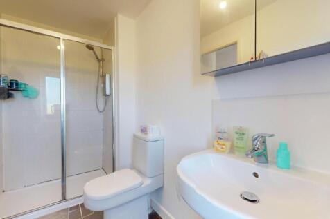 EN SUITE SHOWER ROOM