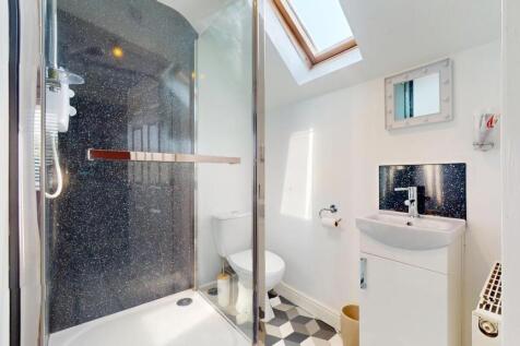 ENSUITE SHOWER ROOM