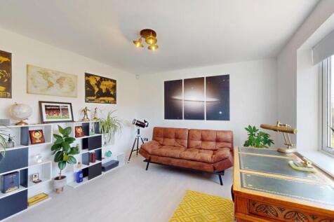 DAY LOUNGE/OFFICE