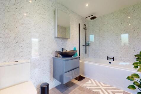 EN SUITE BATHROOM