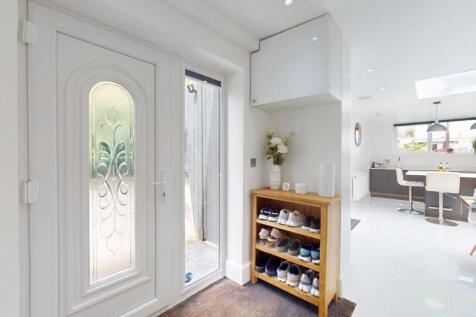SIDE HALL