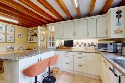 KITCHEN/BREAKFAST ROOM