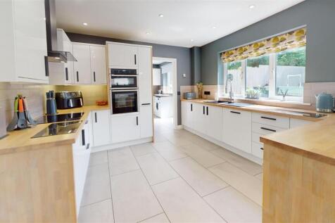 KITCHEN/DINING/FAMILY ROOM