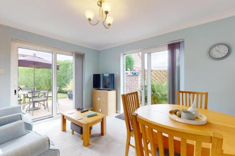 DAY LOUNGE/DINING ROOM