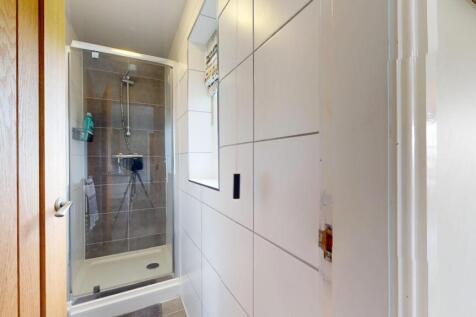 EN SUITE SHOWER ROOM