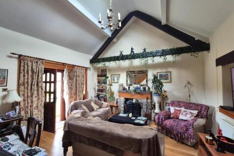 OPEN PLAN LOUNGE