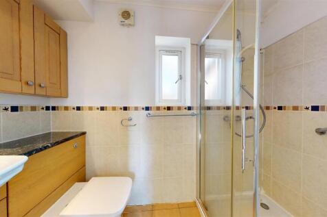 EN SUITE SHOWER ROOM