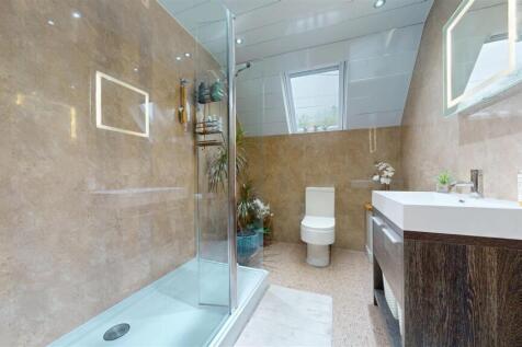 EN SUITE SHOWER ROOM