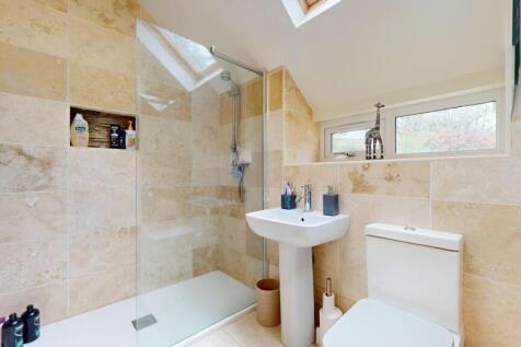 EN SUITE SHOWER ROOM