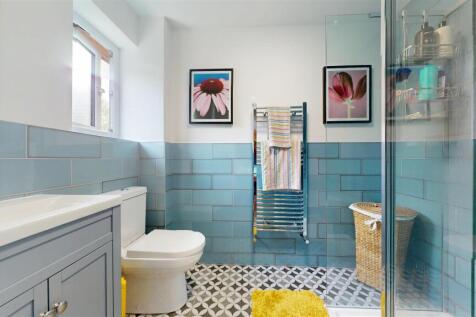 EN SUITE SHOWER ROOM