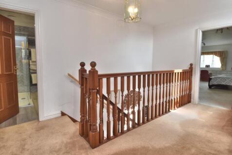 FIRST FLOOR LANDING