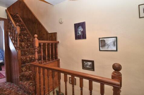 FIRST FLOOR LANDING