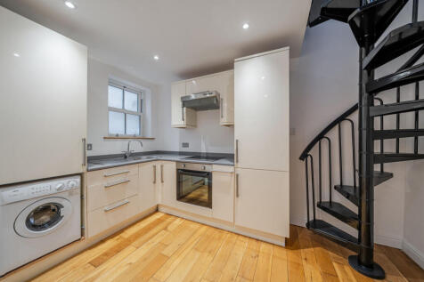 1384919-15-692430...